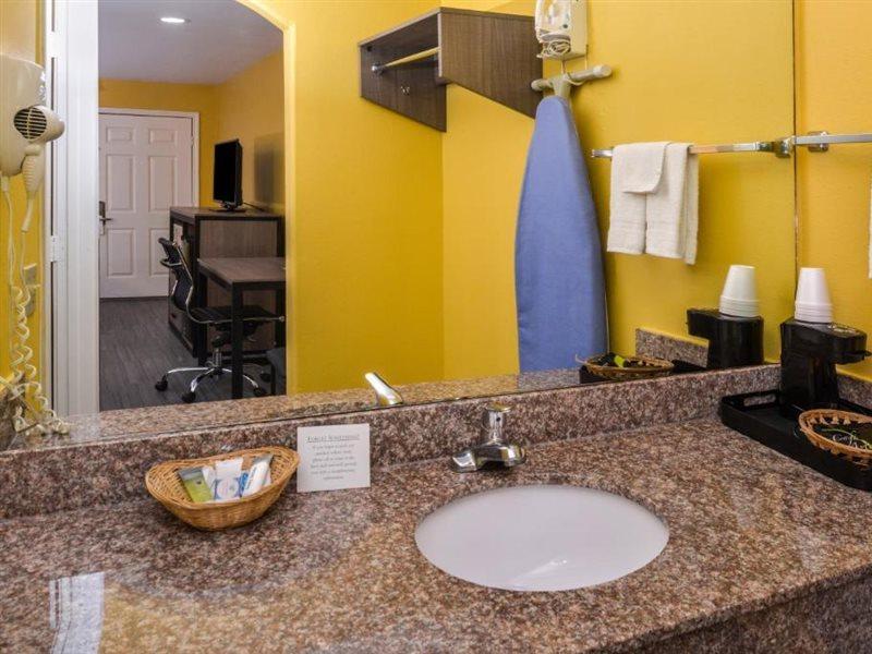 Americas Best Value Inn West Columbia Экстерьер фото