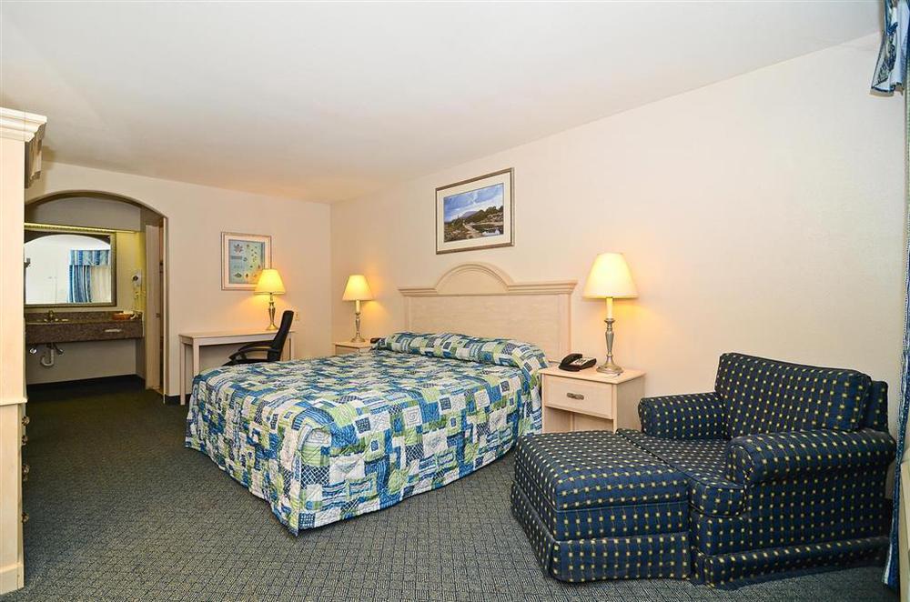 Americas Best Value Inn West Columbia Номер фото