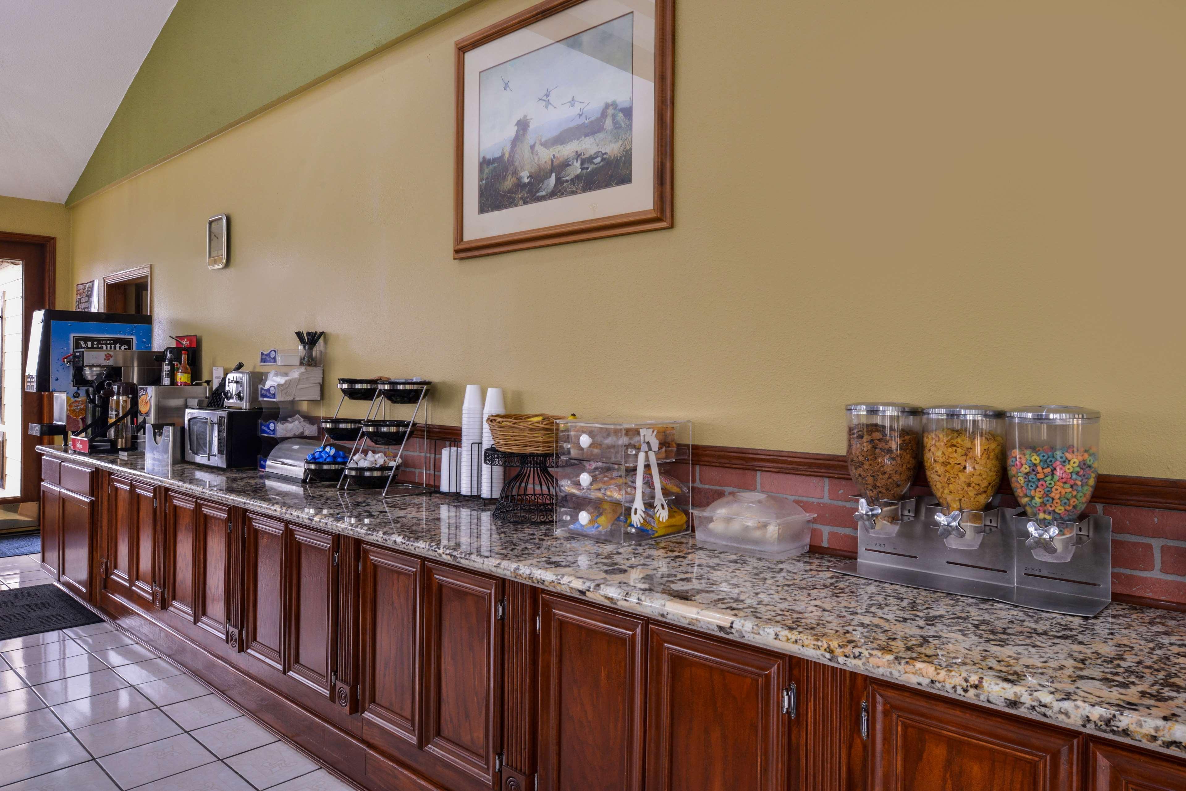 Americas Best Value Inn West Columbia Экстерьер фото