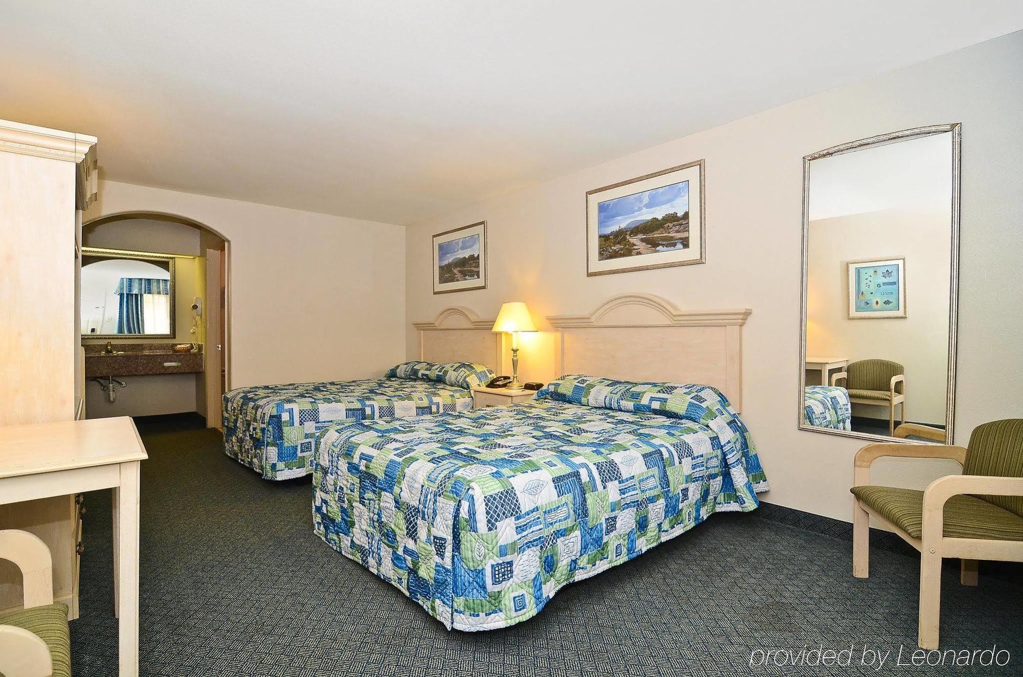 Americas Best Value Inn West Columbia Номер фото