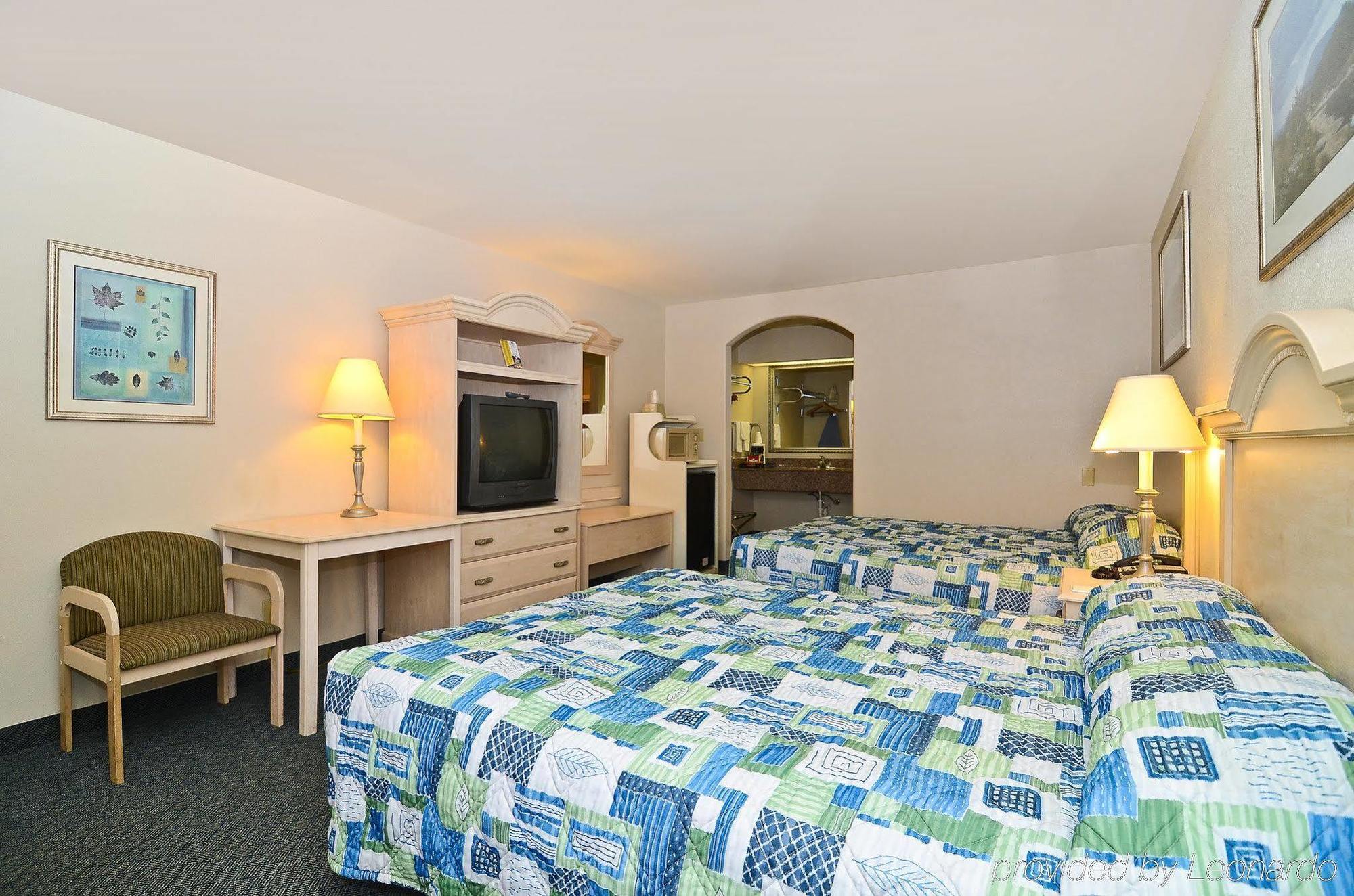Americas Best Value Inn West Columbia Номер фото