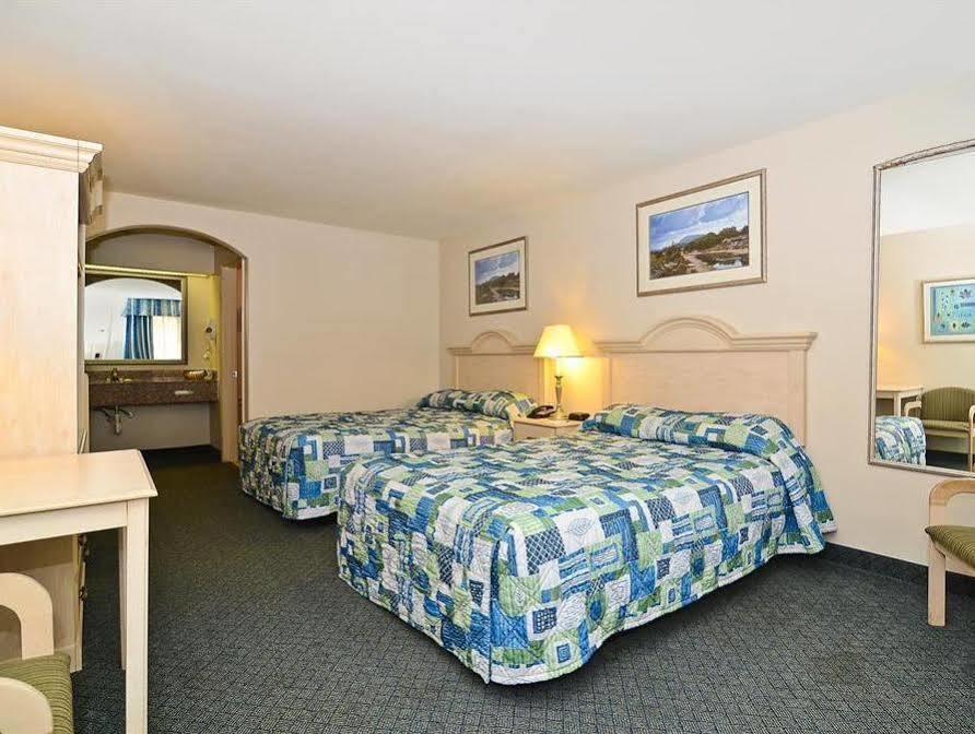 Americas Best Value Inn West Columbia Экстерьер фото