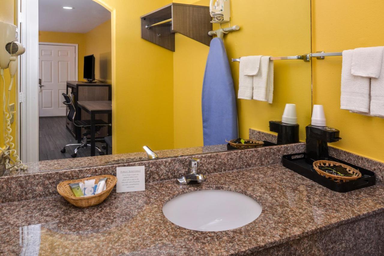 Americas Best Value Inn West Columbia Экстерьер фото